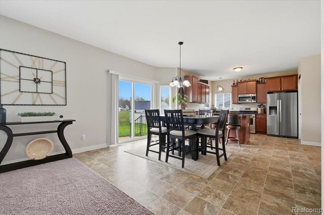8131 Peninsula Circle, Grand Blanc, MI 48439