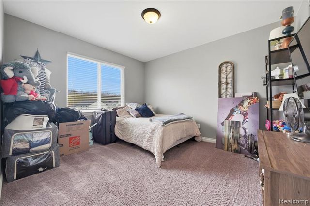 8131 Peninsula Circle, Grand Blanc, MI 48439