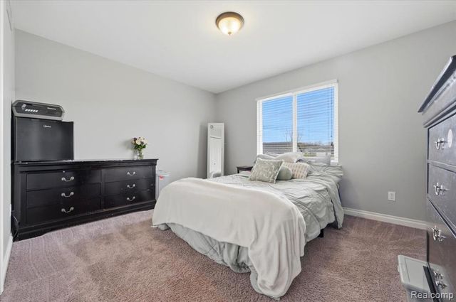 8131 Peninsula Circle, Grand Blanc, MI 48439