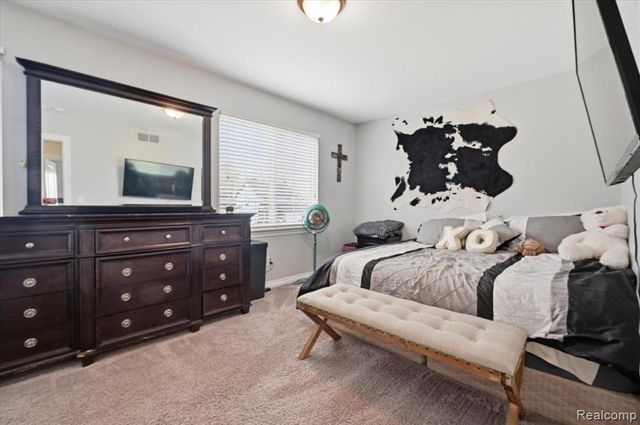 8131 Peninsula Circle, Grand Blanc, MI 48439