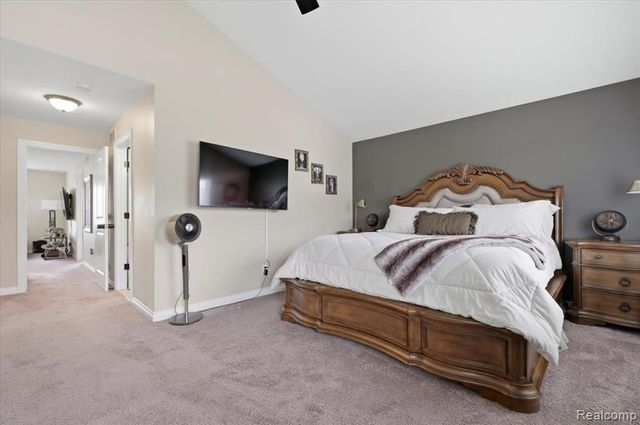 8131 Peninsula Circle, Grand Blanc, MI 48439