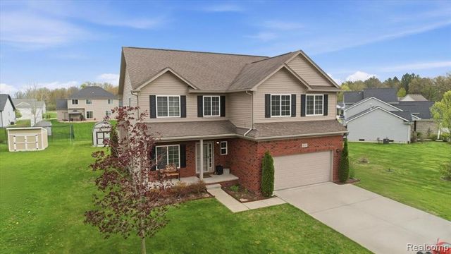 8131 Peninsula Circle, Grand Blanc, MI 48439