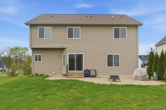 8131 Peninsula Circle, Grand Blanc, MI 48439