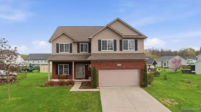 8131 Peninsula Circle, Grand Blanc, MI 48439