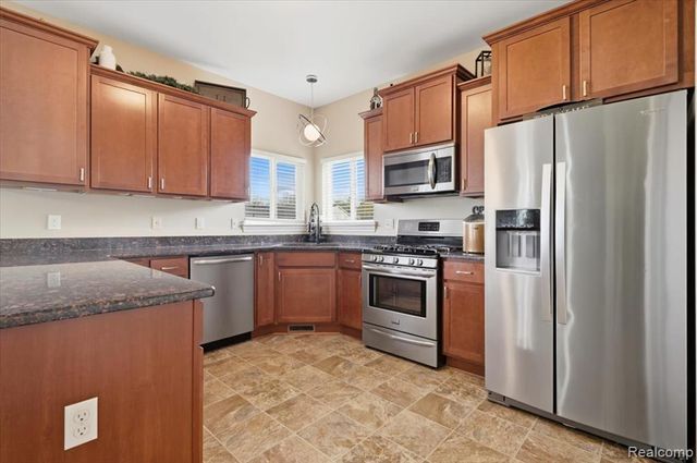 8131 Peninsula Circle, Grand Blanc, MI 48439