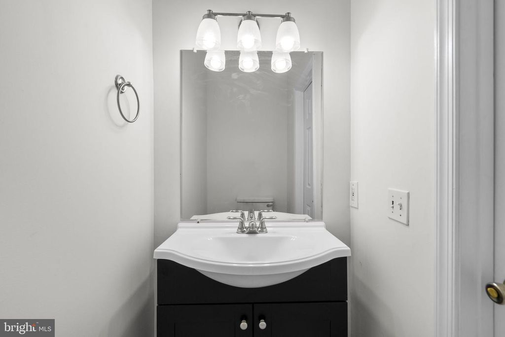Image 20 of property listing at 24000 CLARKSBURG RD, Clarksburg, MD 20871
