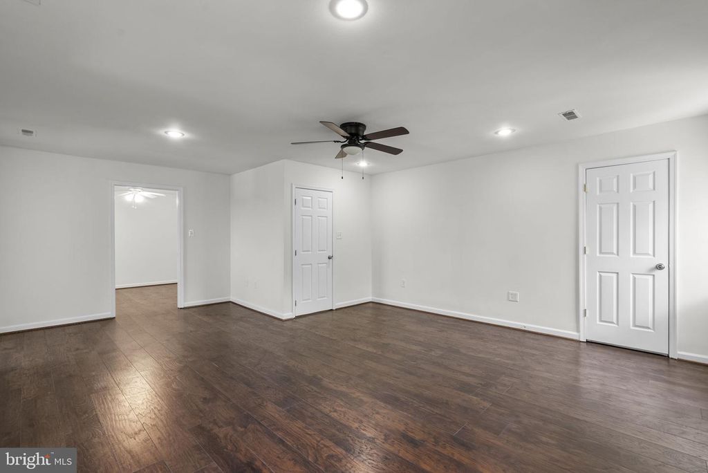 Image 24 of property listing at 24000 CLARKSBURG RD, Clarksburg, MD 20871