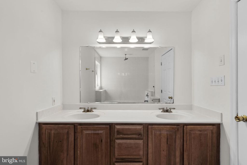 Image 40 of property listing at 24000 CLARKSBURG RD, Clarksburg, MD 20871