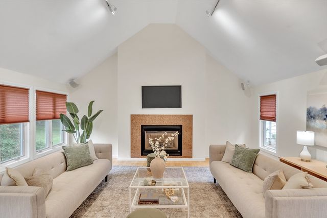 829 Chestnut St, Newton, MA 02468