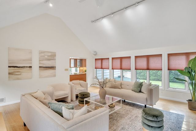 829 Chestnut St, Newton, MA 02468