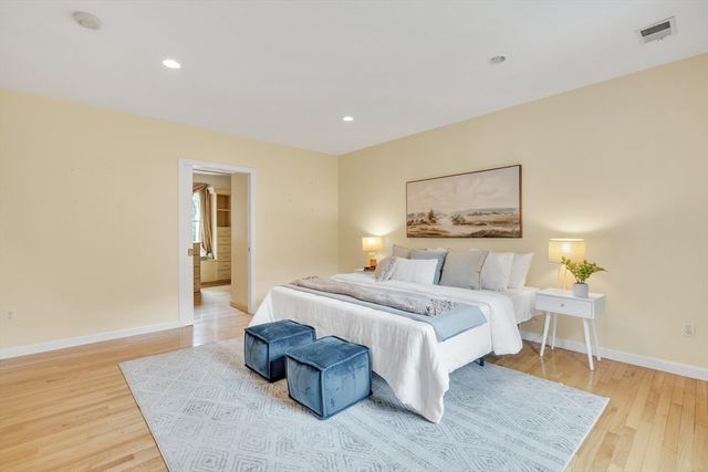 829 Chestnut St, Newton, MA 02468