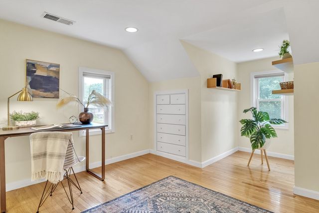 829 Chestnut St, Newton, MA 02468
