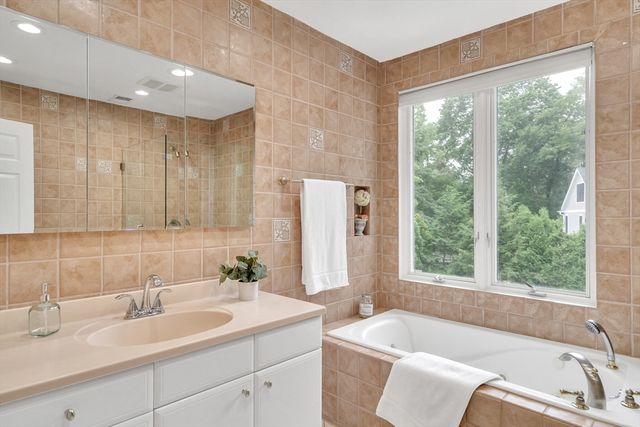 829 Chestnut St, Newton, MA 02468