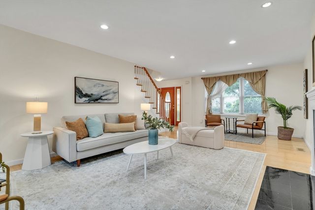 829 Chestnut St, Newton, MA 02468