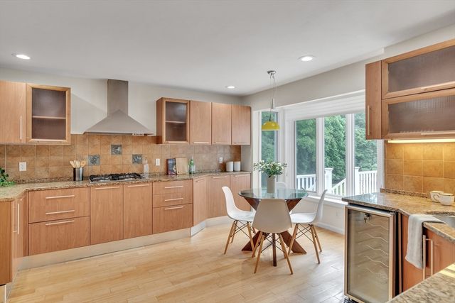 829 Chestnut St, Newton, MA 02468