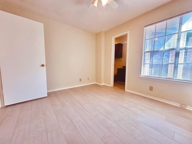 2004 Kirksey DR D, Austin, TX 78741