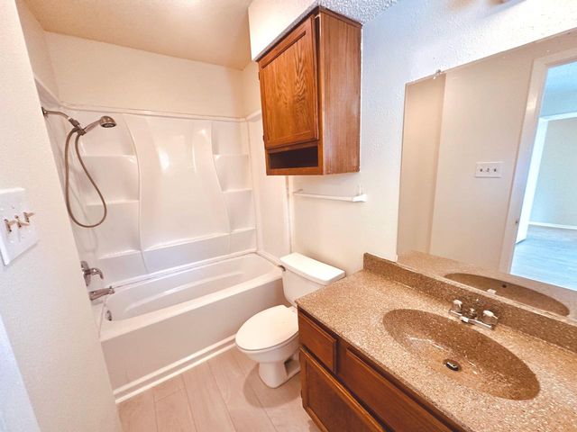 2004 Kirksey DR D, Austin, TX 78741