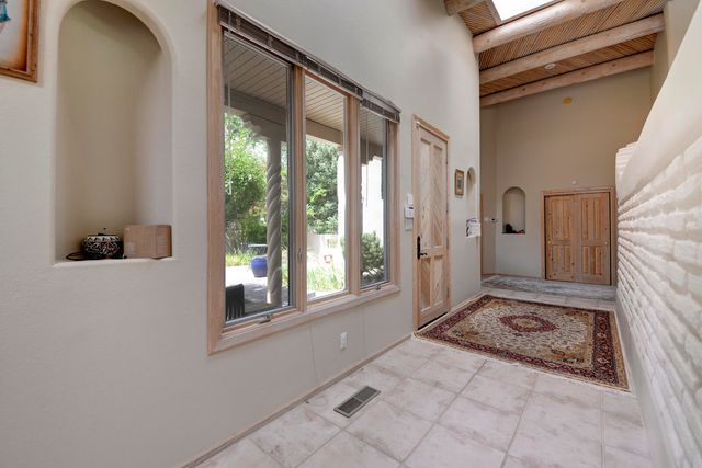 5800 TINNIN Road NW, Los Ranchos, NM 87107