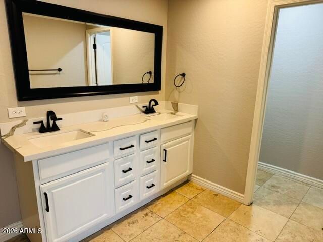 5320 E THOMAS Road, Phoenix, AZ 85018