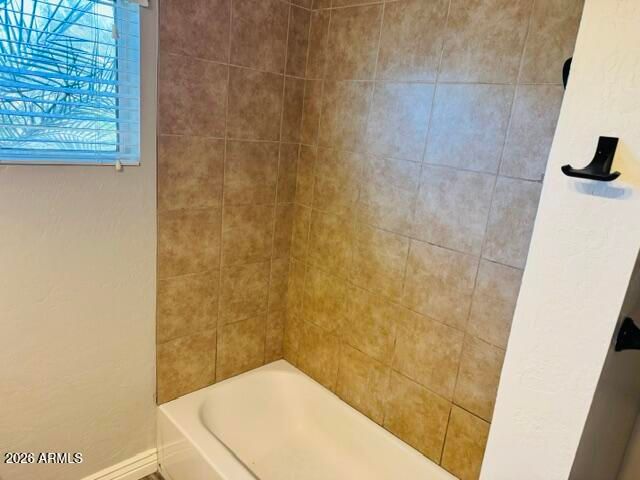 5320 E THOMAS Road, Phoenix, AZ 85018