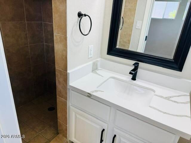 5320 E THOMAS Road, Phoenix, AZ 85018