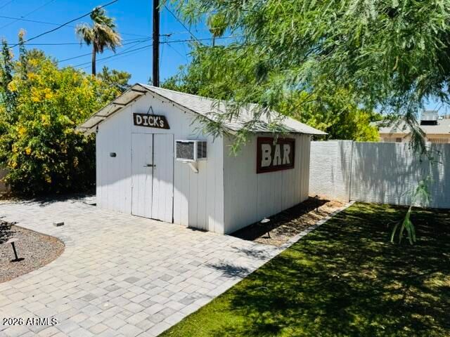 5320 E THOMAS Road, Phoenix, AZ 85018