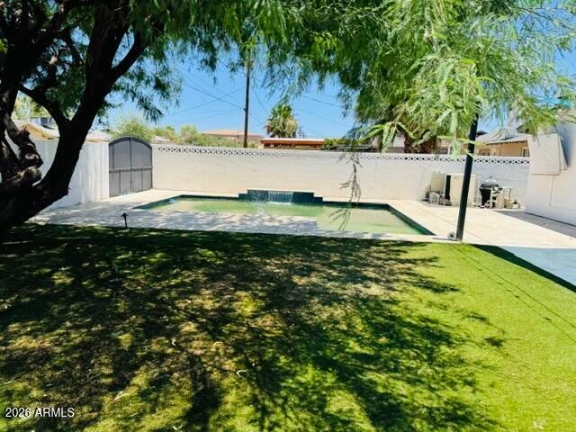 5320 E THOMAS Road, Phoenix, AZ 85018