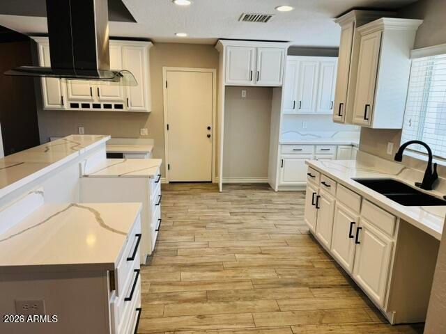 5320 E THOMAS Road, Phoenix, AZ 85018