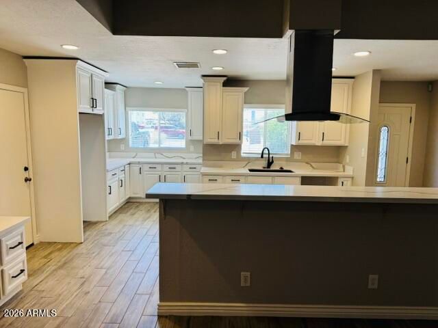 5320 E THOMAS Road, Phoenix, AZ 85018