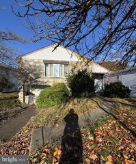 8870 ALTON ST, Philadelphia, PA 19115