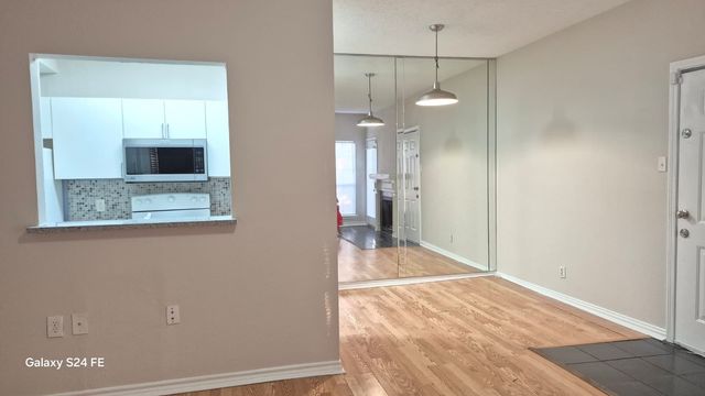 7025 Hemlock Avenue 209, Dallas, TX 75231