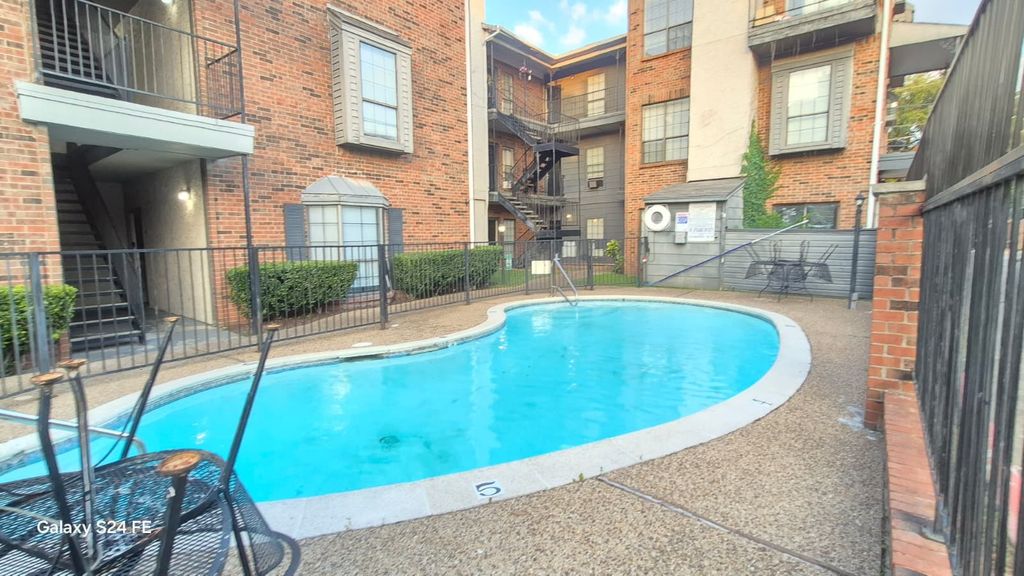 7025 Hemlock Avenue 209, Dallas, TX 75231