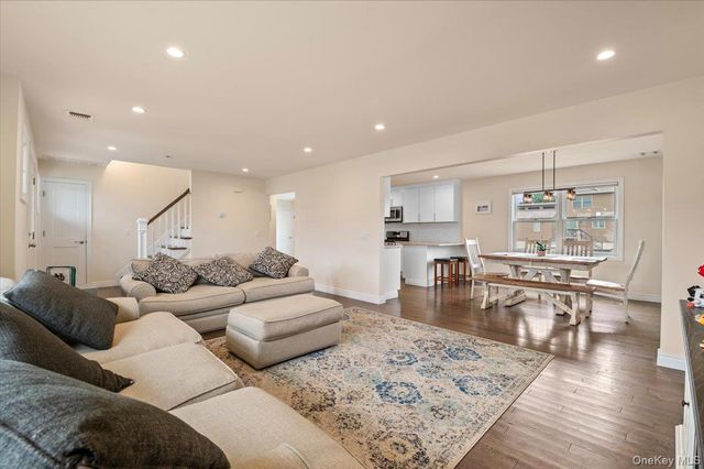 2548 Ocean Avenue, Seaford, NY 11783