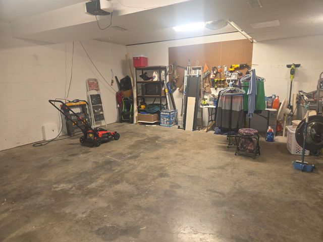 160 Sherwood Drive, Huntington, WV 25704