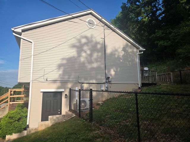 160 Sherwood Drive, Huntington, WV 25704