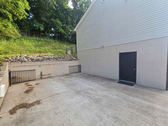 160 Sherwood Drive, Huntington, WV 25704
