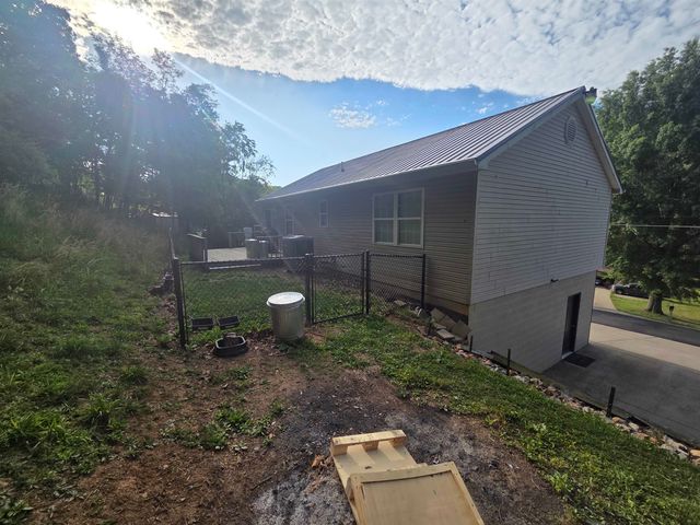 160 Sherwood Drive, Huntington, WV 25704