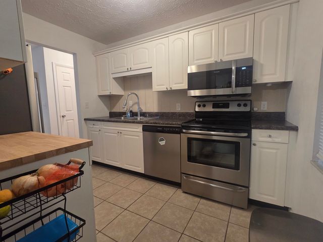 160 Sherwood Drive, Huntington, WV 25704