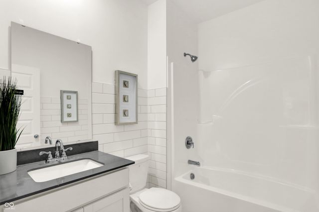 2127 Boxwood Drive, Greenfield, IN 46140