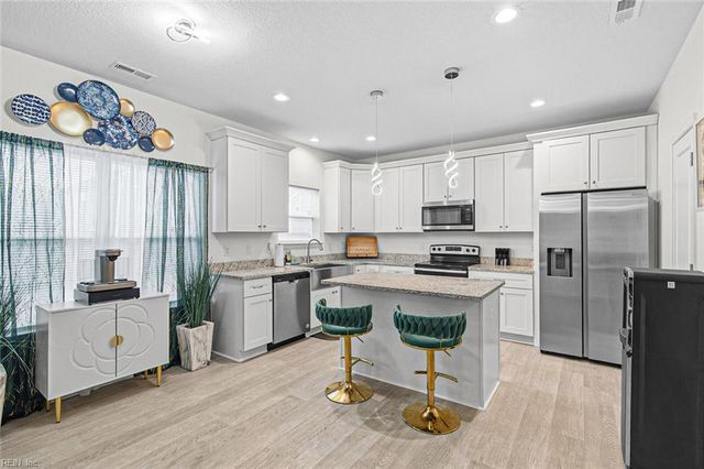 607 Pocahontas Pl, Hampton, VA 23661