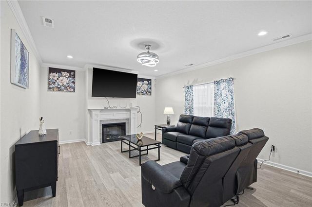 607 Pocahontas Pl, Hampton, VA 23661