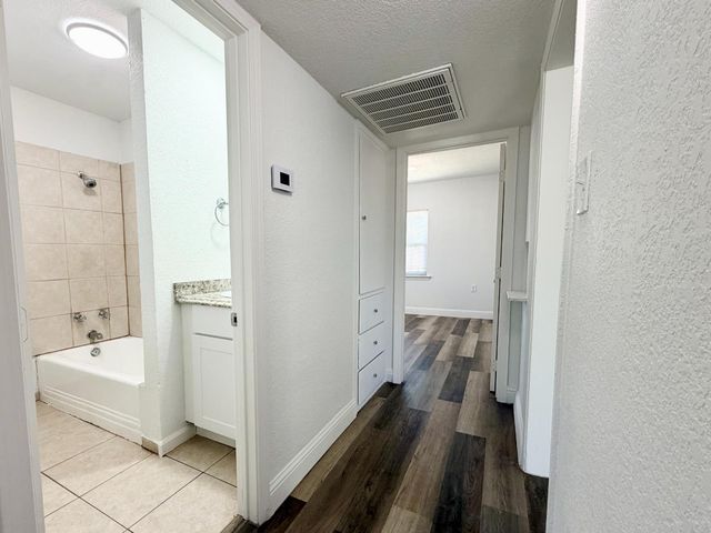 2421 E Clay Avenue, Fresno, CA 93701