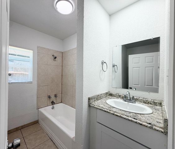 2421 E Clay Avenue, Fresno, CA 93701