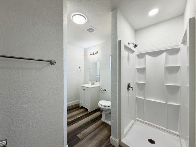2421 E Clay Avenue, Fresno, CA 93701