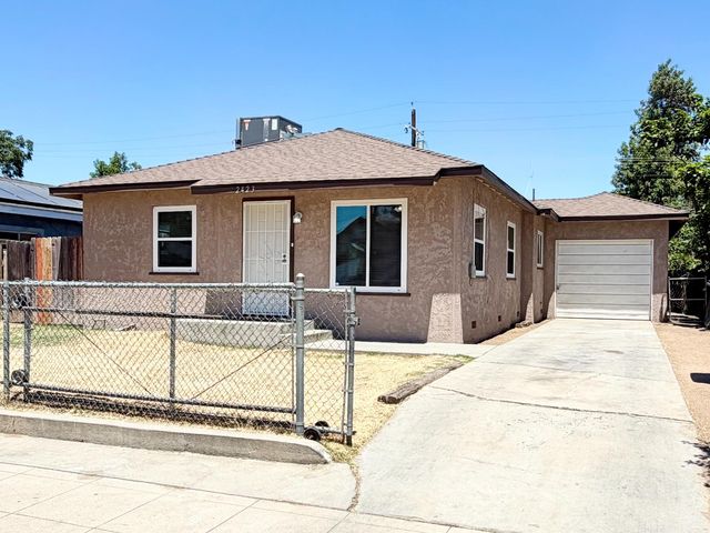 2421 E Clay Avenue, Fresno, CA 93701