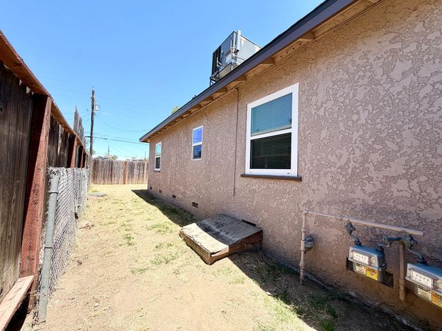 2421 E Clay Avenue, Fresno, CA 93701