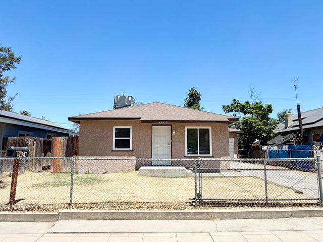 2421 E Clay Avenue, Fresno, CA 93701