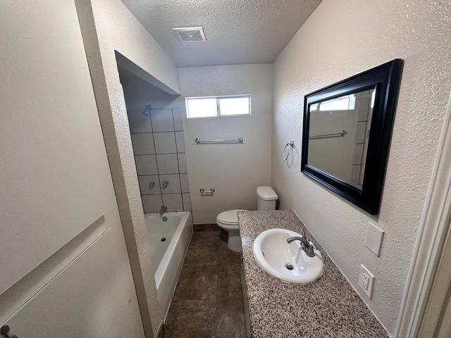 2421 E Clay Avenue, Fresno, CA 93701