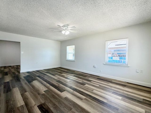 2421 E Clay Avenue, Fresno, CA 93701