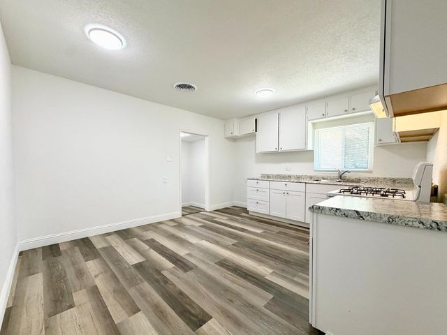2421 E Clay Avenue, Fresno, CA 93701